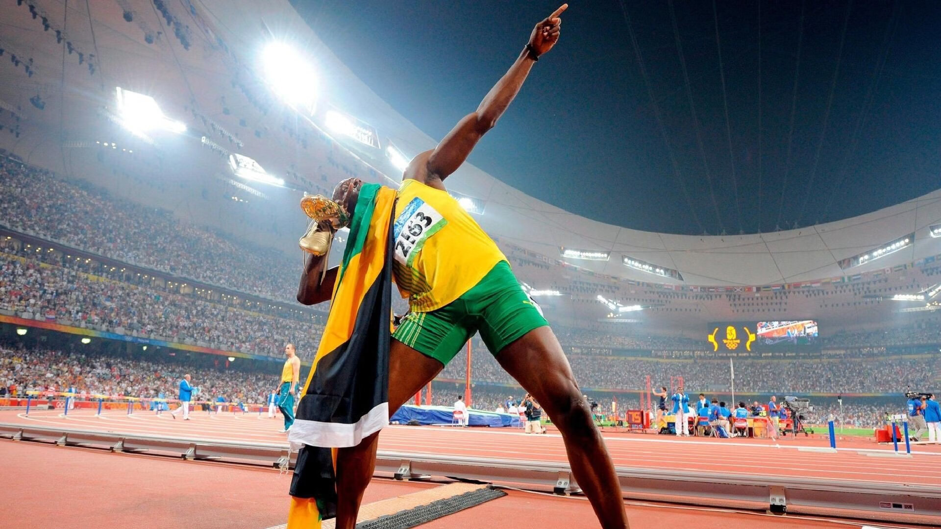 欧冠八强首回合:拜仁主场3比1击败多特 双翼传中主宰右路