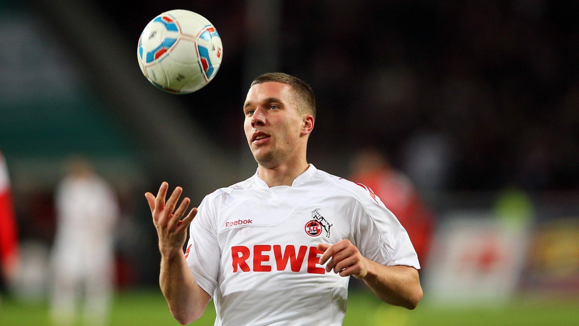 欧冠小组赛：阿贾克斯从垫底到第二上演“惊天逆袭” 四连胜收官晋级